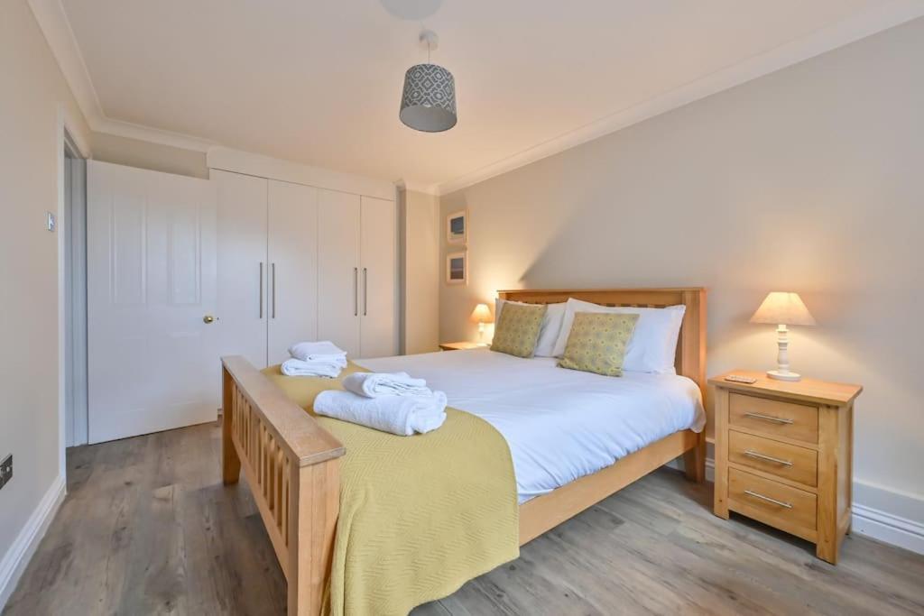 Spacious Sandbanks Apartment Near Beach And Bars With Free Parking Poole Exterior photo