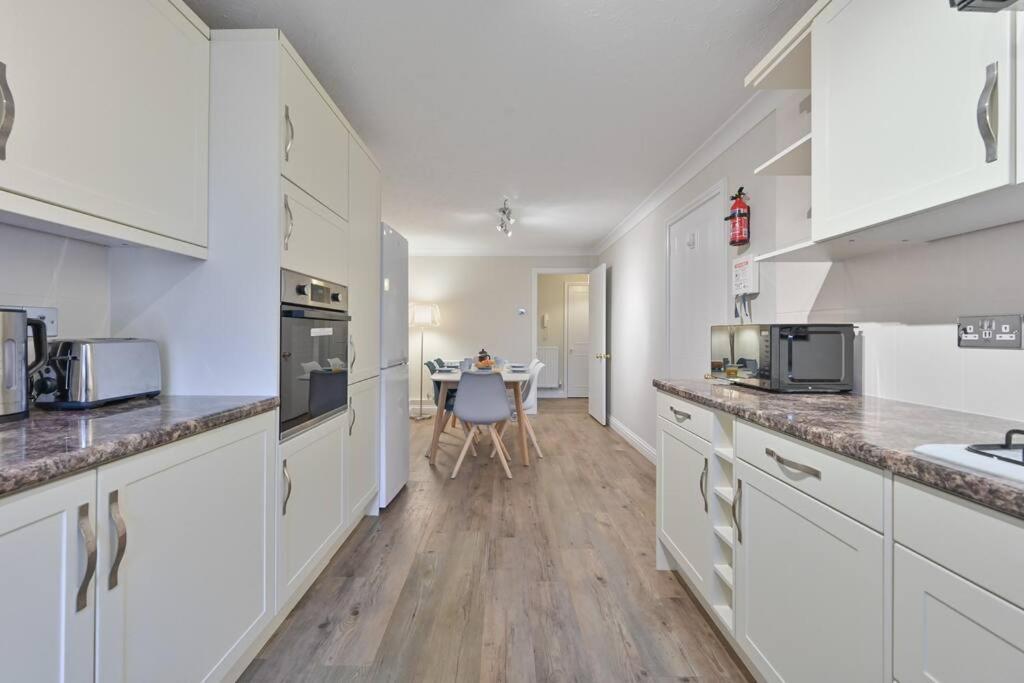 Spacious Sandbanks Apartment Near Beach And Bars With Free Parking Poole Exterior photo
