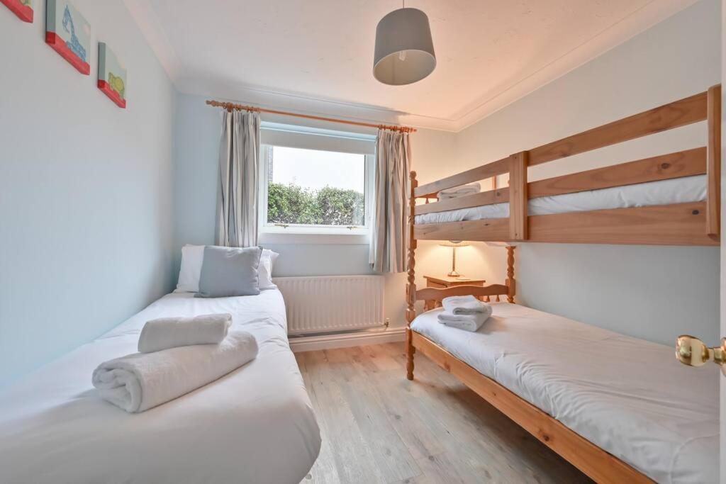 Spacious Sandbanks Apartment Near Beach And Bars With Free Parking Poole Exterior photo
