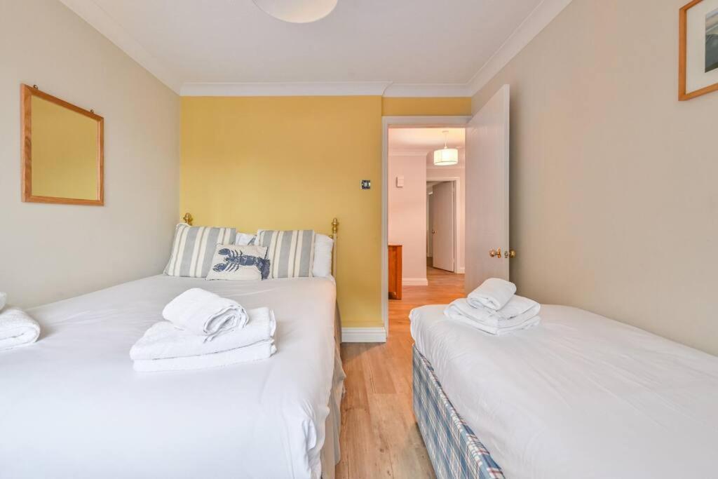 Spacious Sandbanks Apartment Near Beach And Bars With Free Parking Poole Exterior photo
