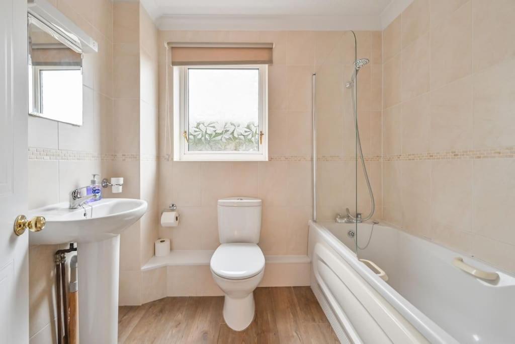 Spacious Sandbanks Apartment Near Beach And Bars With Free Parking Poole Exterior photo